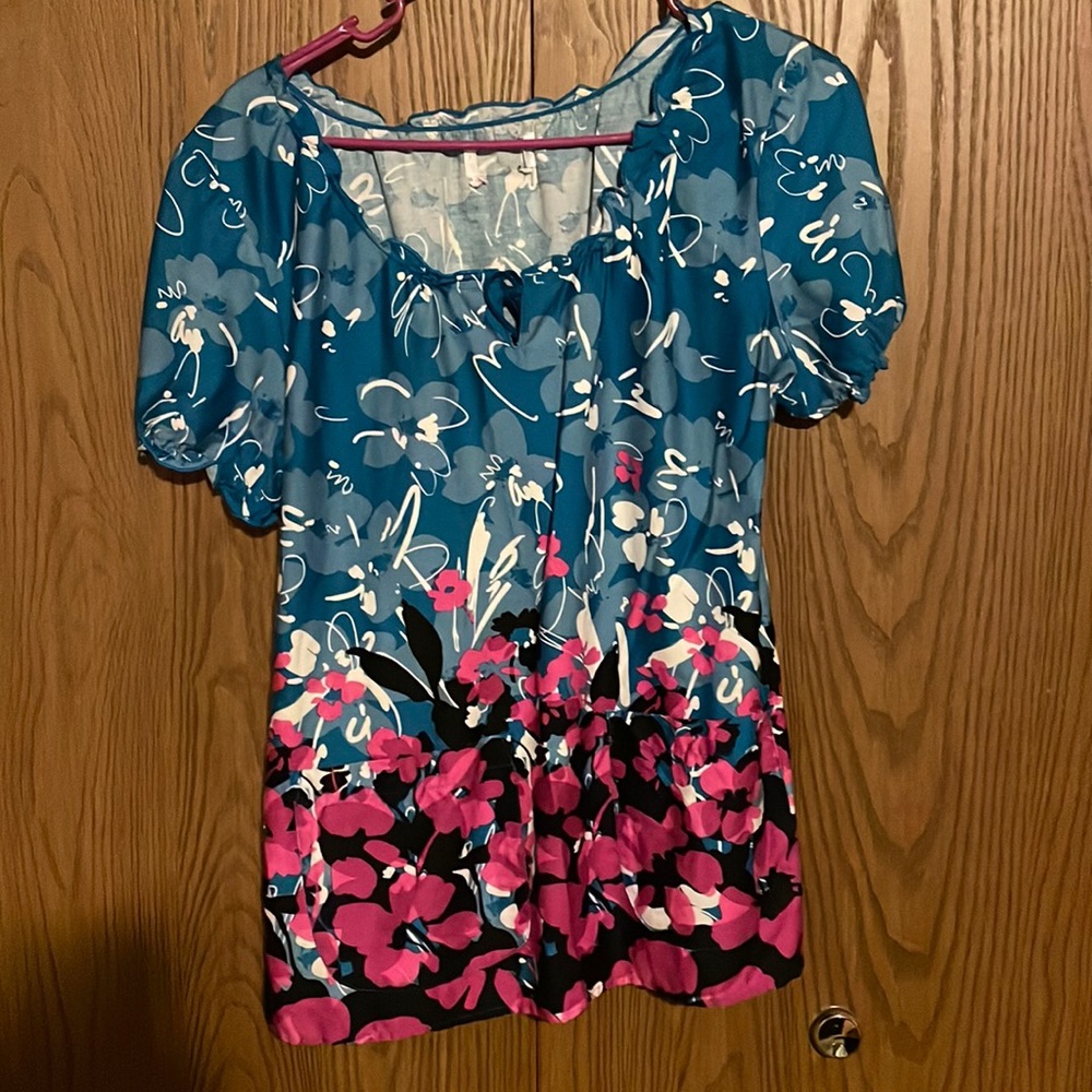Peaches Floral Print Scrub Top -Medium.